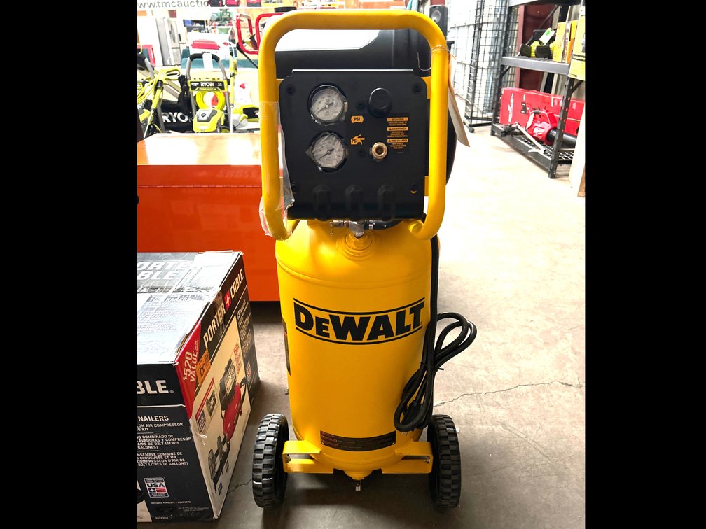 DeWalt 15 Gallon 225psi Air Compressor, inv #c441104