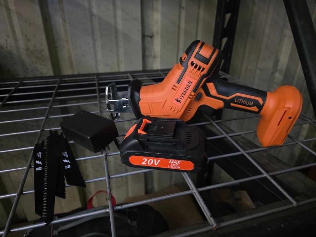 Unused 20v Max Cordless Reciprocating Saw w/ (1) Battery + Charger