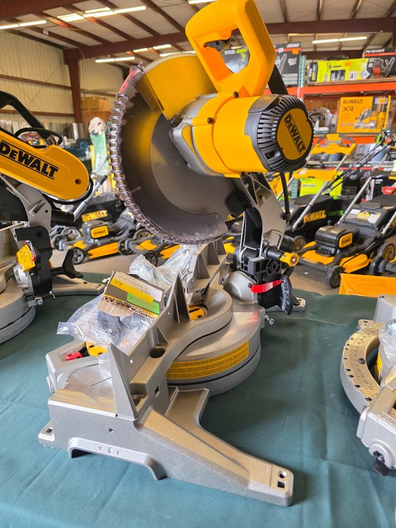 Dewalt 12" Compound Miter Saw, inv: 24c0204b299