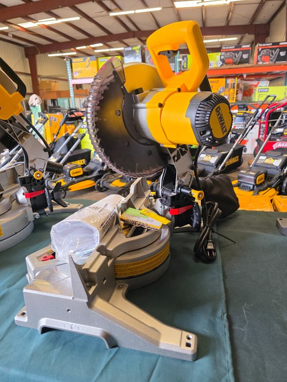Dewalt 10" Compound Miter Saw, inv: 19c0065c329