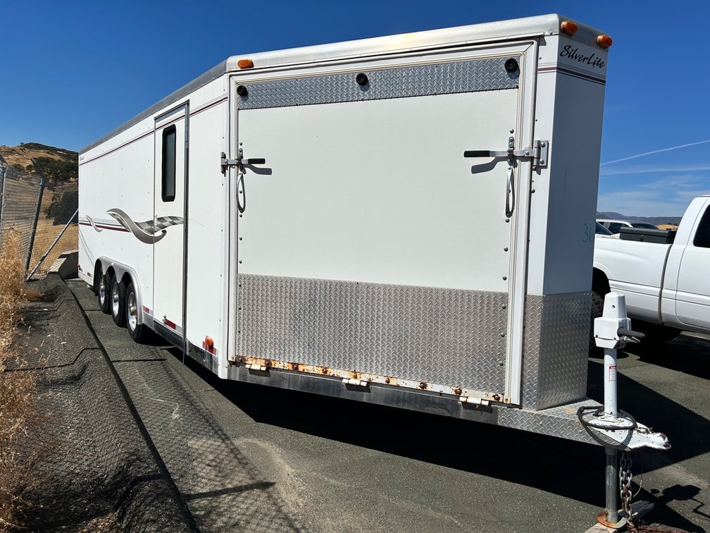 2003 Silverlite 3 Axel 34ft, Car Lite Enclosed Trailer