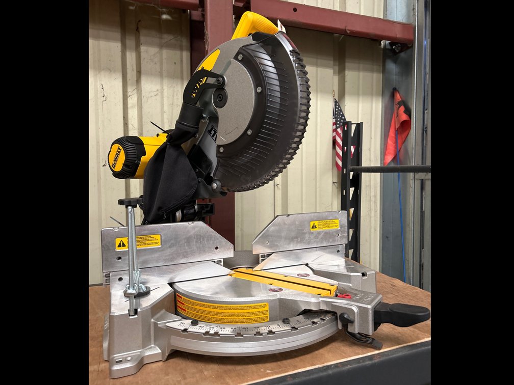 DeWalt 12in Double Bevel Miter Saw, inv #m04388