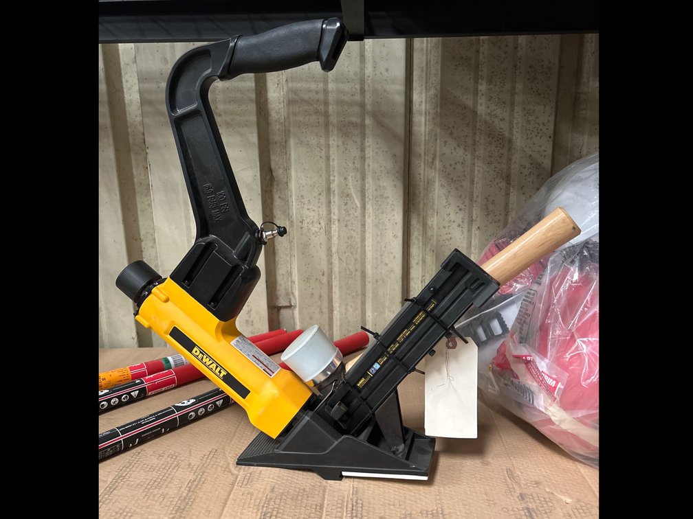DeWalt Pneumatic Flooring  Clear/Stapler, 100psi, inv #c46187