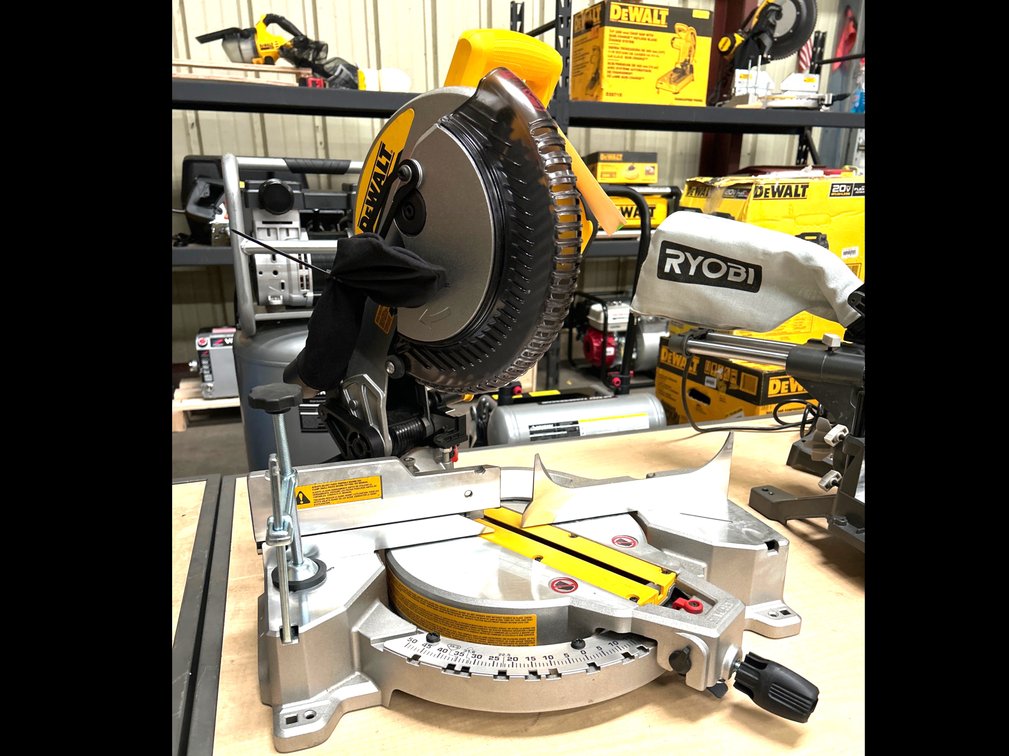 DeWalt 10in Miter Saw, inv #m041001