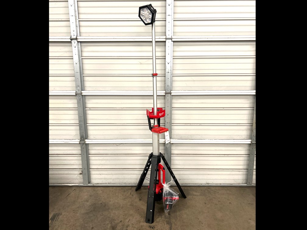 Milwaukee M18/Hybrid Rocket Telescoping Work Light, inv #m05956