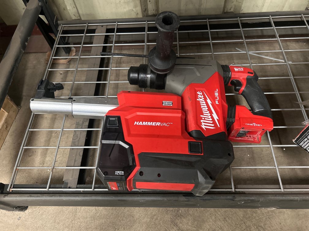 Milwaukee 1 1/8in SDS Plus Rotary Hammer w/ Hammer Vac, inv #c19623