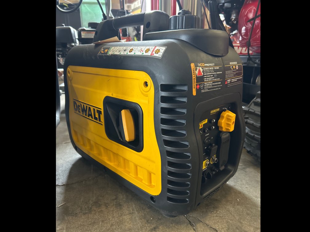 DeWalt 2200 Watt Gas Inverter Generator, inv #ro699