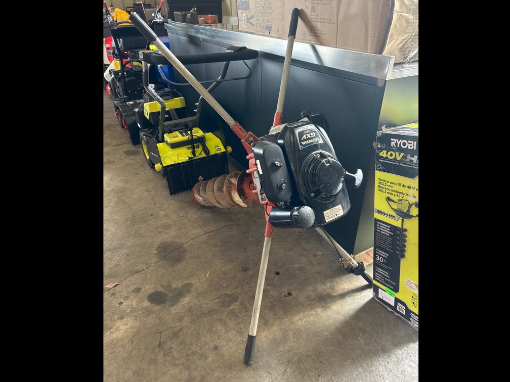 Honda Gas Auger w/ 8in Bit