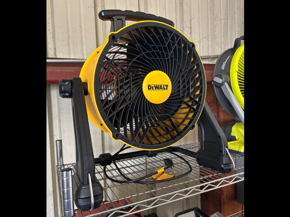 DeWalt 16in Bench Top Fan