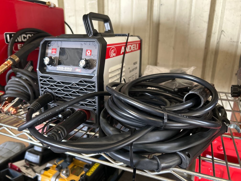 Unused Andeli Mig 250 inverter Welding Machine