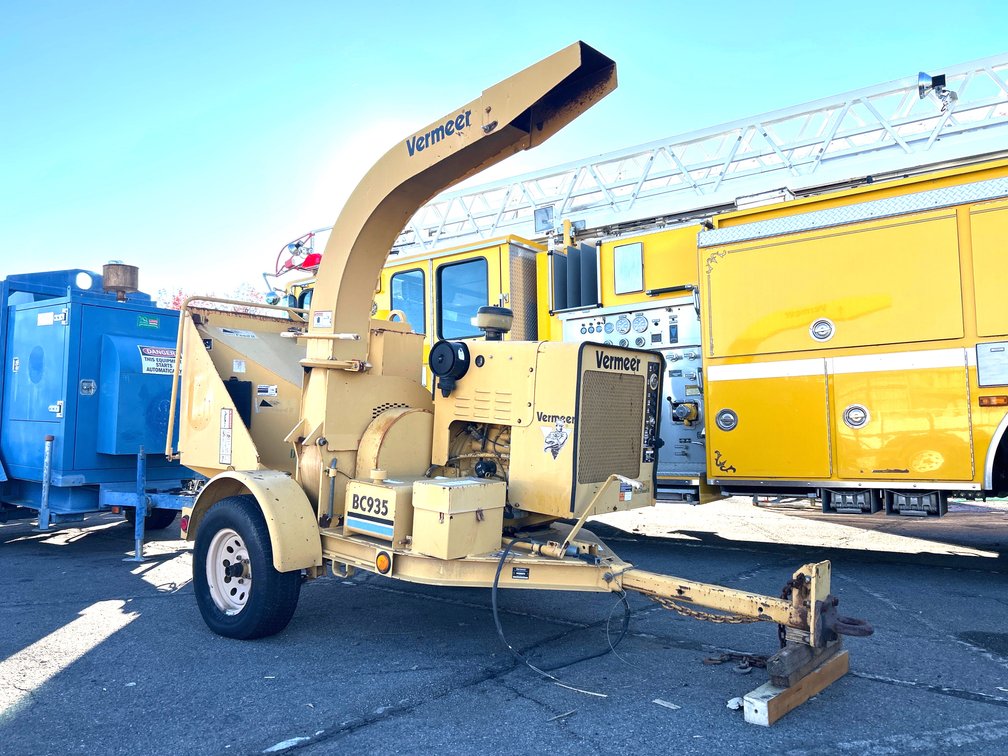 2000 Vermeer BC935 9in S/A Towable Wood Chipper, 366 Hours