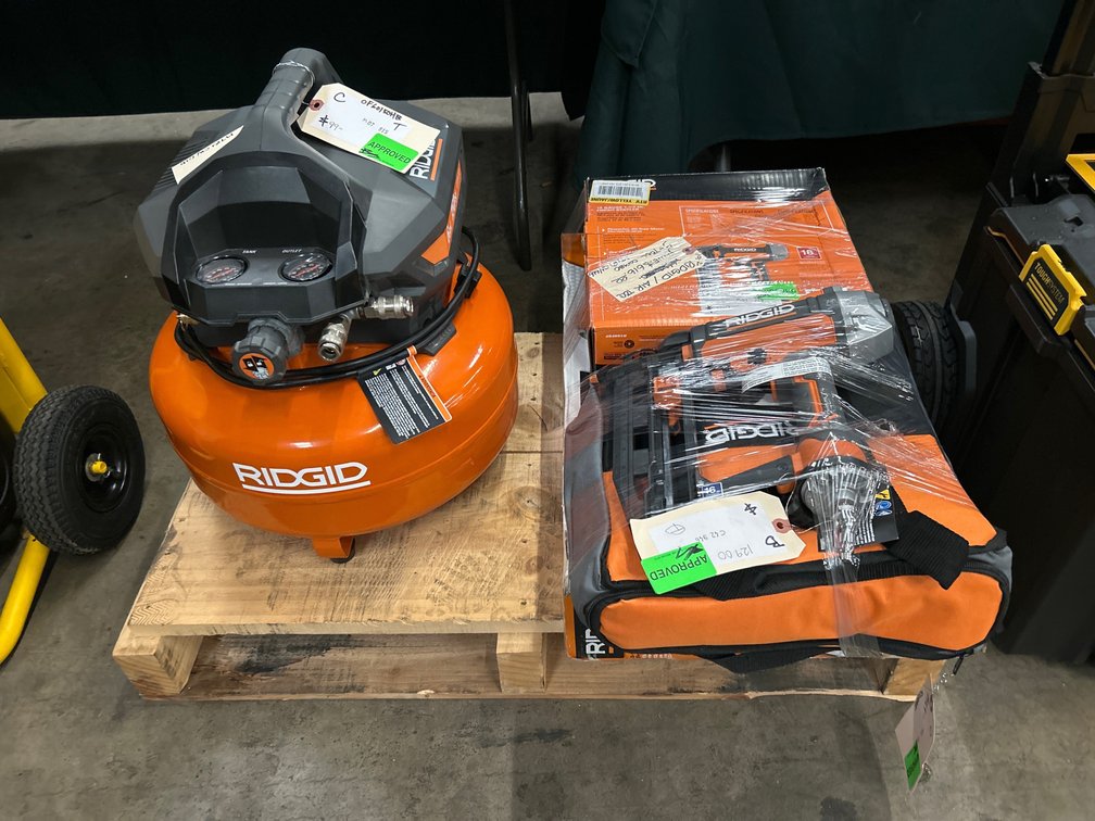 Ridgid 6 Gallon Compressor and (4) Nailers, inv #m7ricw616