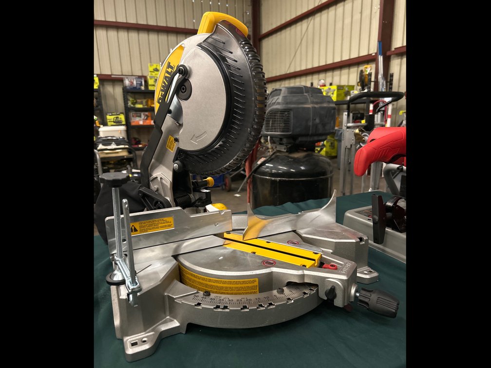 DeWalt 10in Compound Miter Saw, inv #m041010
