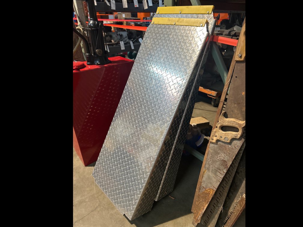 Diamond Plate Loading Ramps, 40in x 19in, 2pcs
