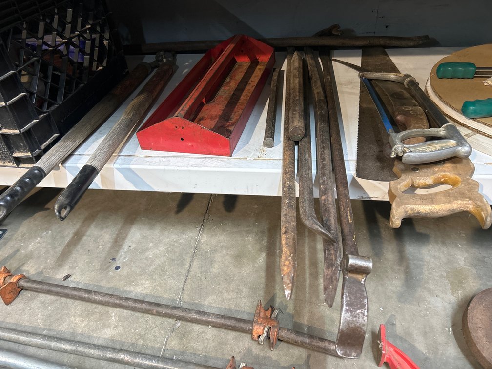Assorted Hand Saws and Pry Bars, 11pcs