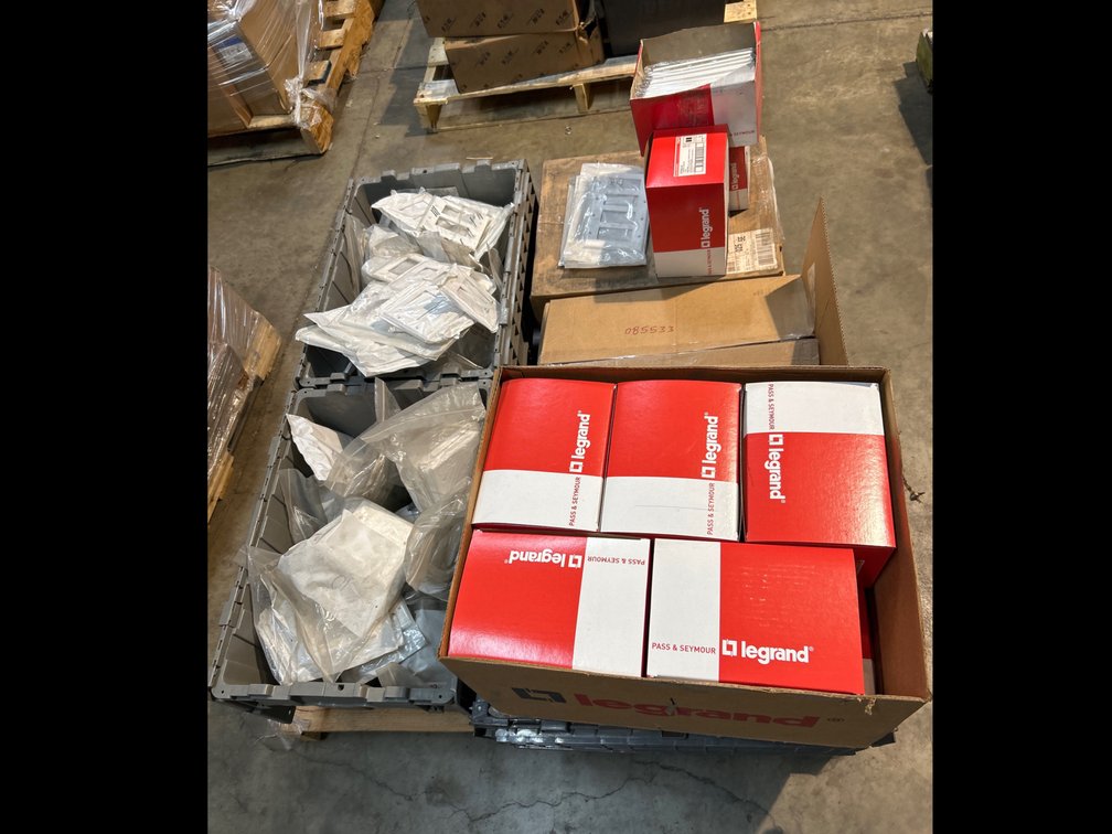 Assorted Light Switch Wall Plates, Contents of Pallet