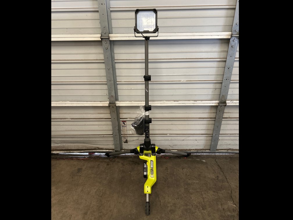 Ryobi 18V/Hybrid Telescoping Work Light, includes Battery and Charger, inv #m06030