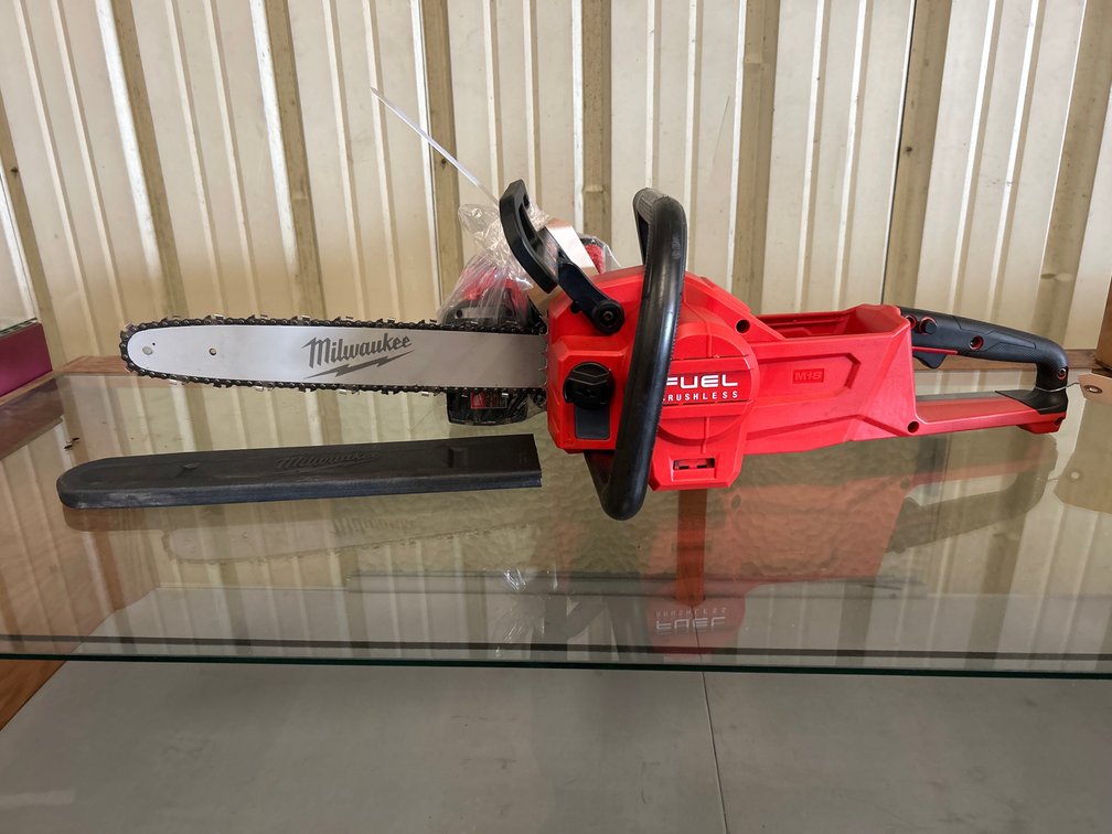 Milwaukee M18 Fuel Chainsaw, 15in Bar, includes Battery and Charger, inv #m07005