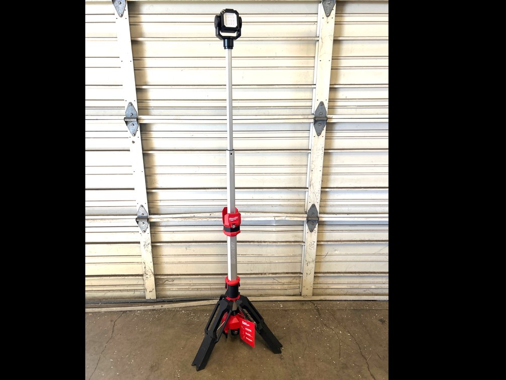 Milwaukee M12 Rocket Telescoping Work Light, includes Battery and Charger, inv #m111180-2