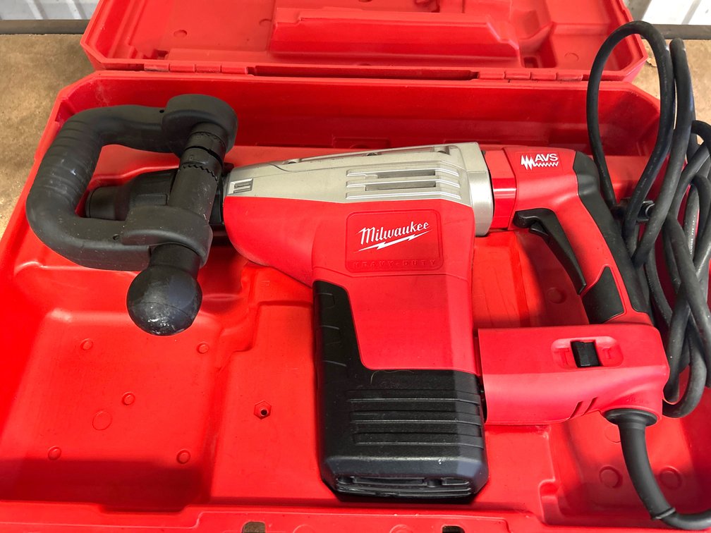 Milwaukee SDS Max 15lb Demolition Hammer, inv #m080399