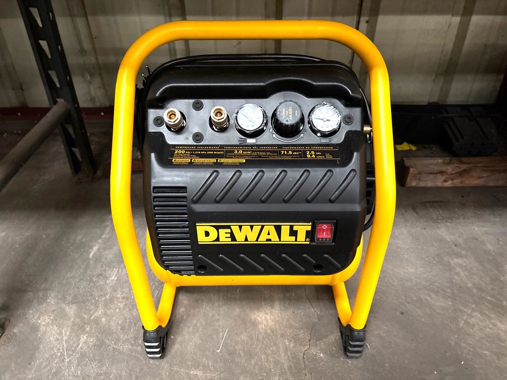 DeWalt 2.5 Gallon 200psi Compressor