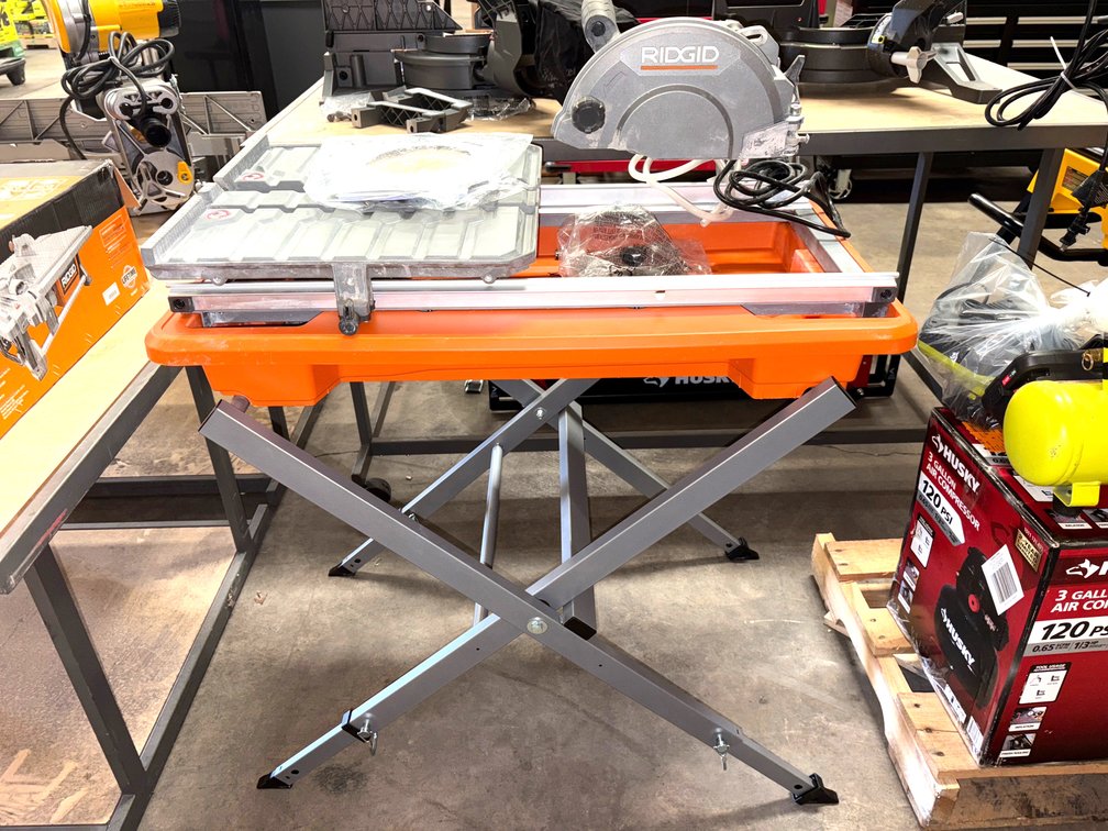 Ridgid 8in Wet Tile Saw w/ Stand