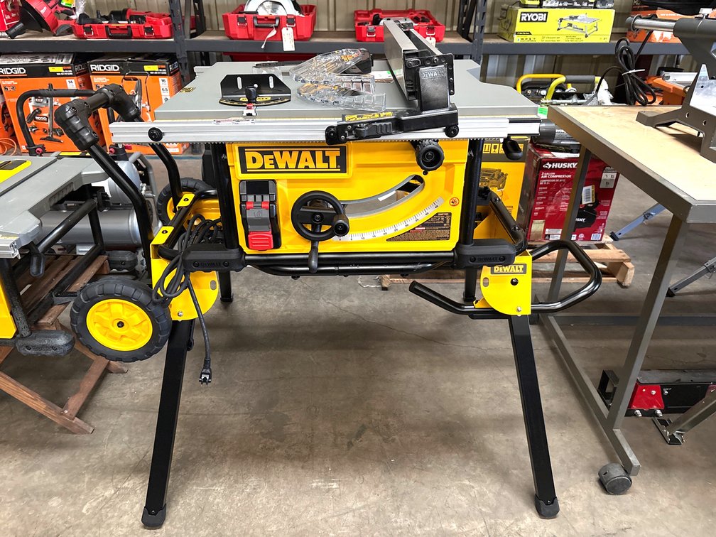 DeWalt 10in Table Saw w/ Stand, inv #m150170