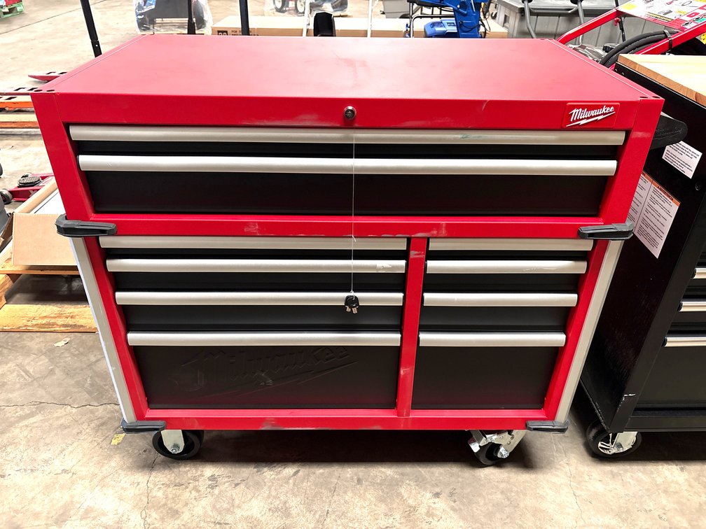 Milwaukee 41in 10 Drawer High Capacity Mobile Tool Cabinet