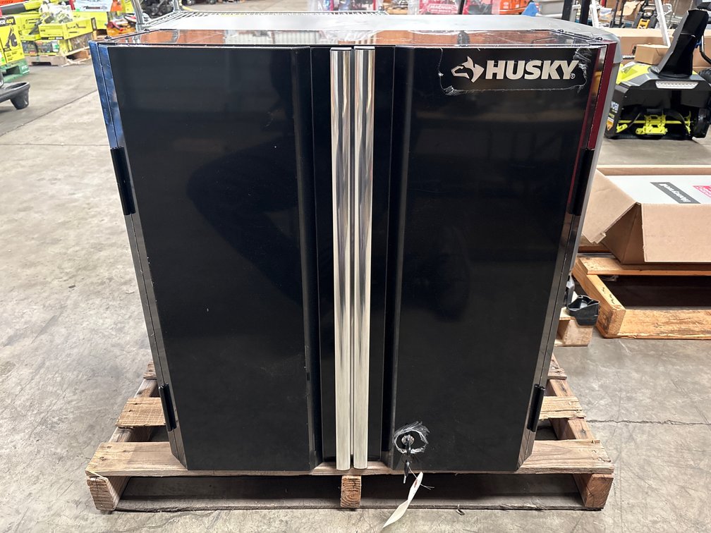 Husky 28in Wall Mount Cabinet, 28in x 29.75in x 11in, inv #m141090