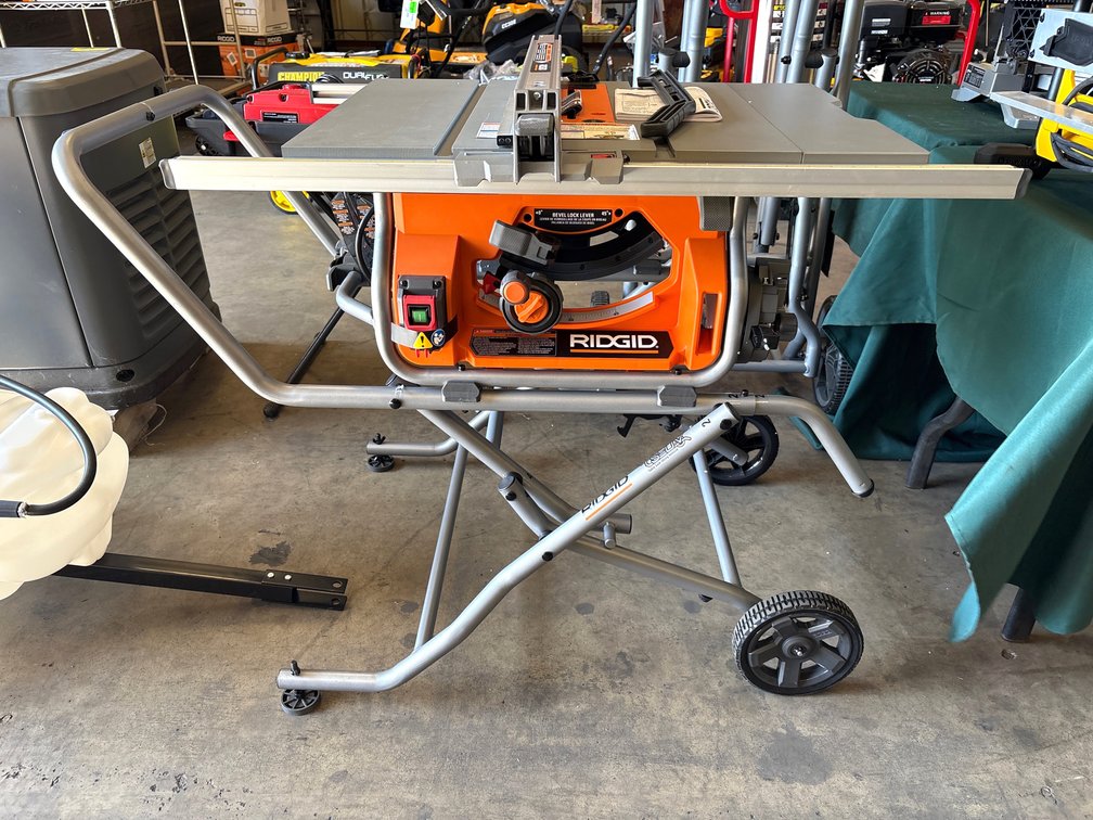 Ridgid 10in Table Saw w/ Stand, inv #f0644