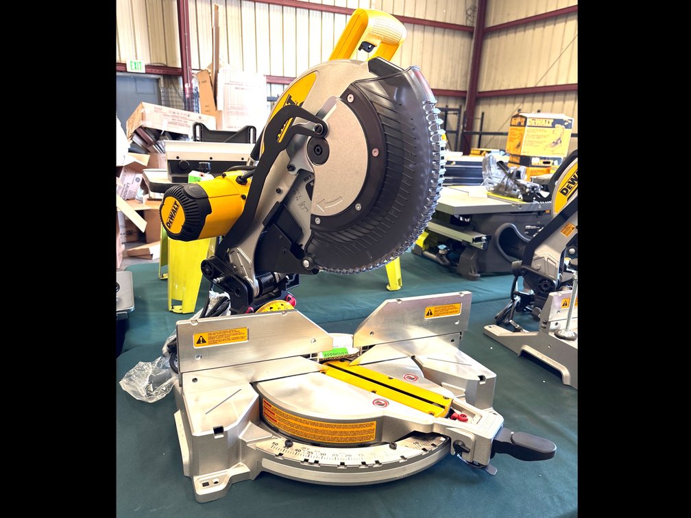 DeWalt 12in Dual Bevel Compound Miters Saw, inv #m150816
