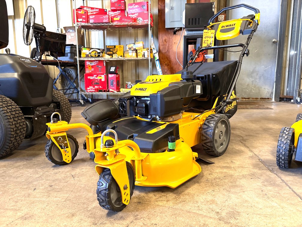 DeWalt 28in Commercial Series Self Propelled RWD Walk Behind Gas Zero Turn Mower