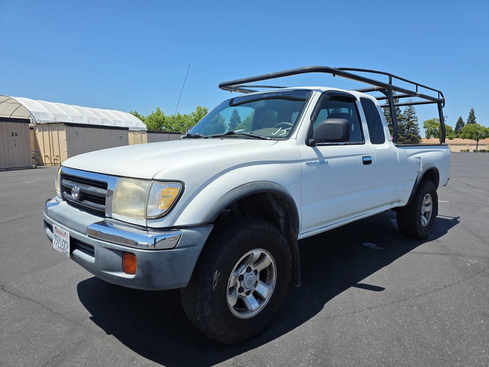 2000 Toyota Tacoma Pickup Truck, 273343 miles, SALVAGE TITLE, 10% BUYERS PREMIUM