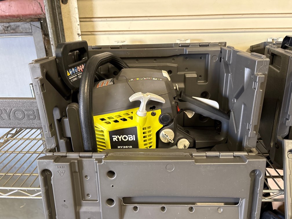 Ryobi RY3818 Gas Chainsaw, 18in Bar, m140469