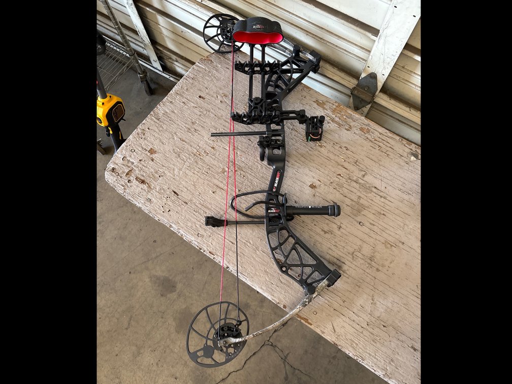  Blackout Distinct Compound Bow