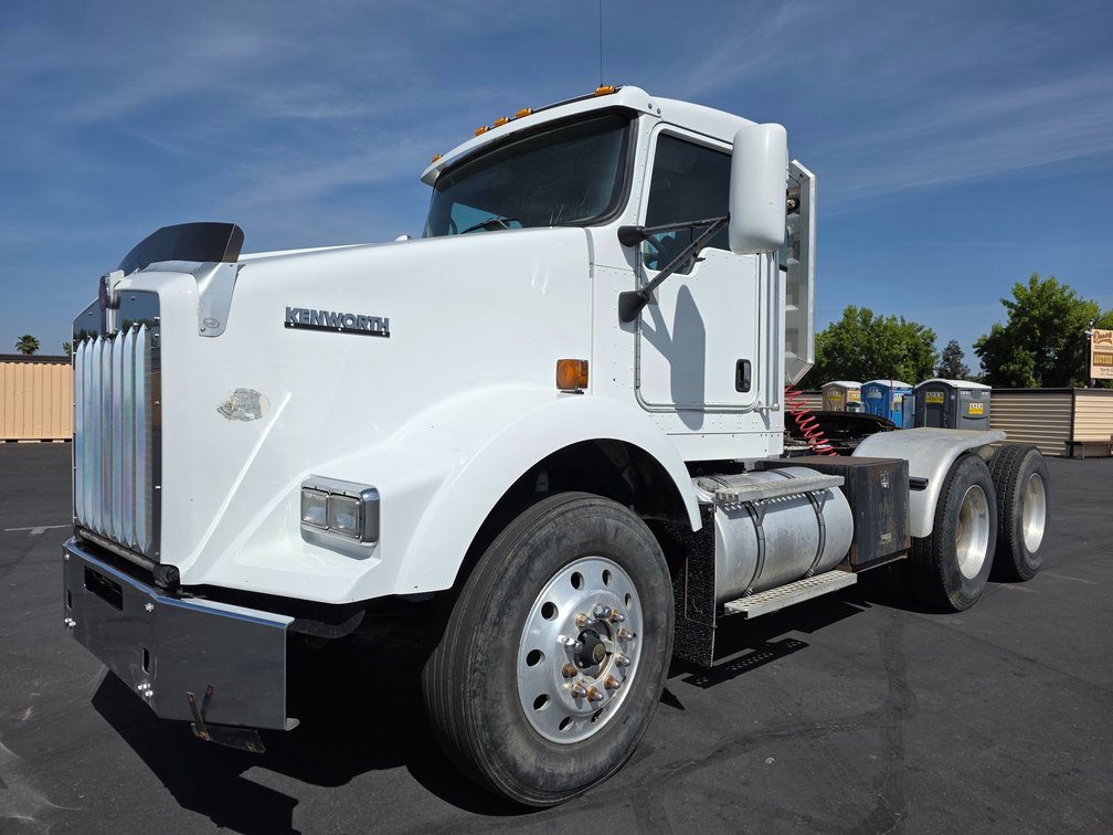 2009 Kenworth T800 Day Cab Truck Tractor, 594233 Miles, DEALER ONLY/OUT OF STATE BUYER