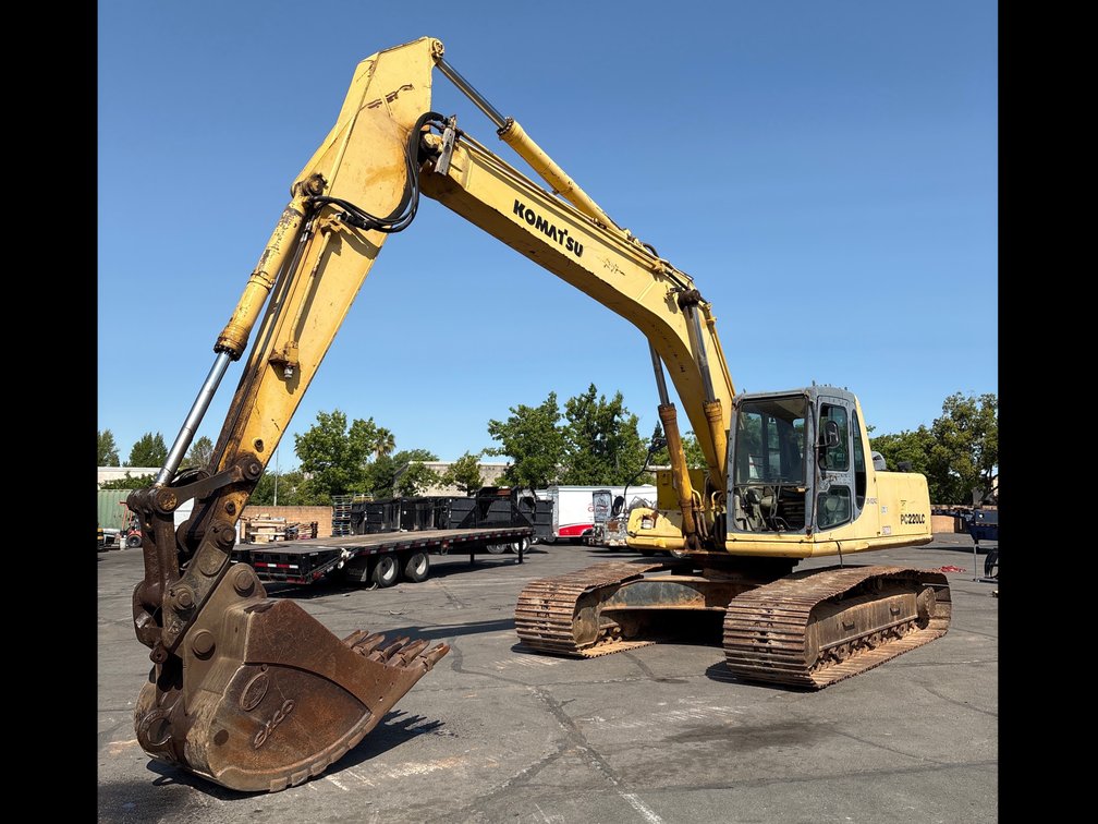 2000 Komatsu PC220LC-6LE Excavator, 