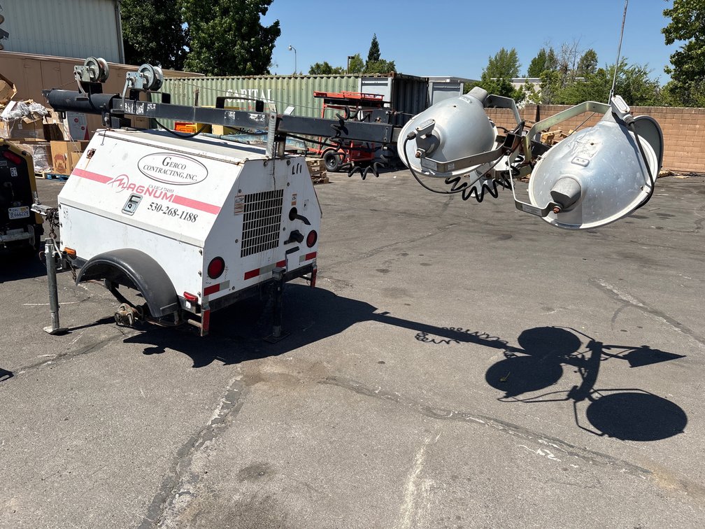 Magnum Towable Light Tower, NON OP, SOLD AS PARTS, 10% BUYERS PREMIUM 