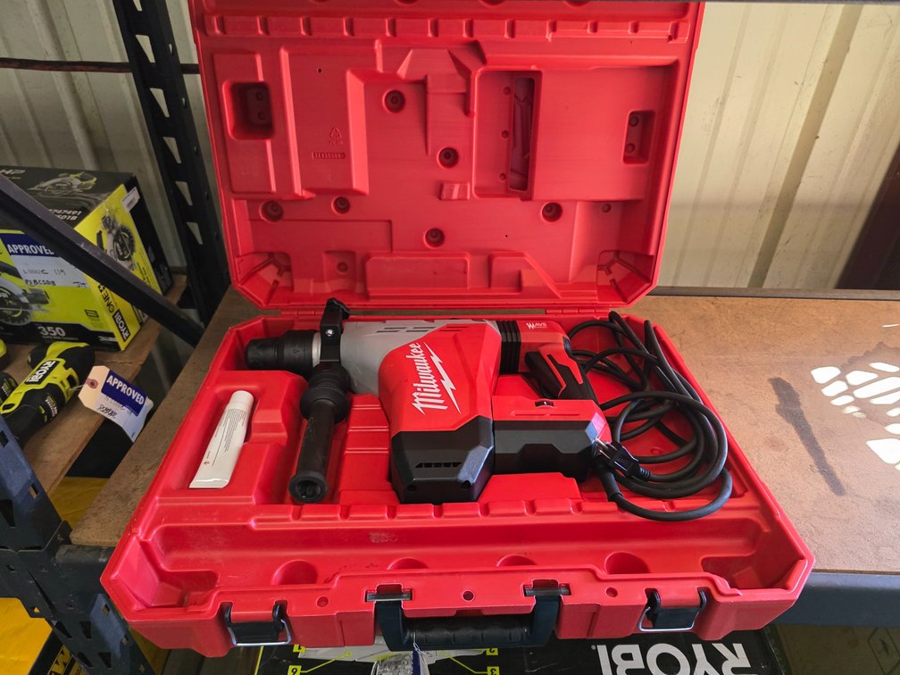 Milwaukee 1¾ Roto Hammer, inv #00582