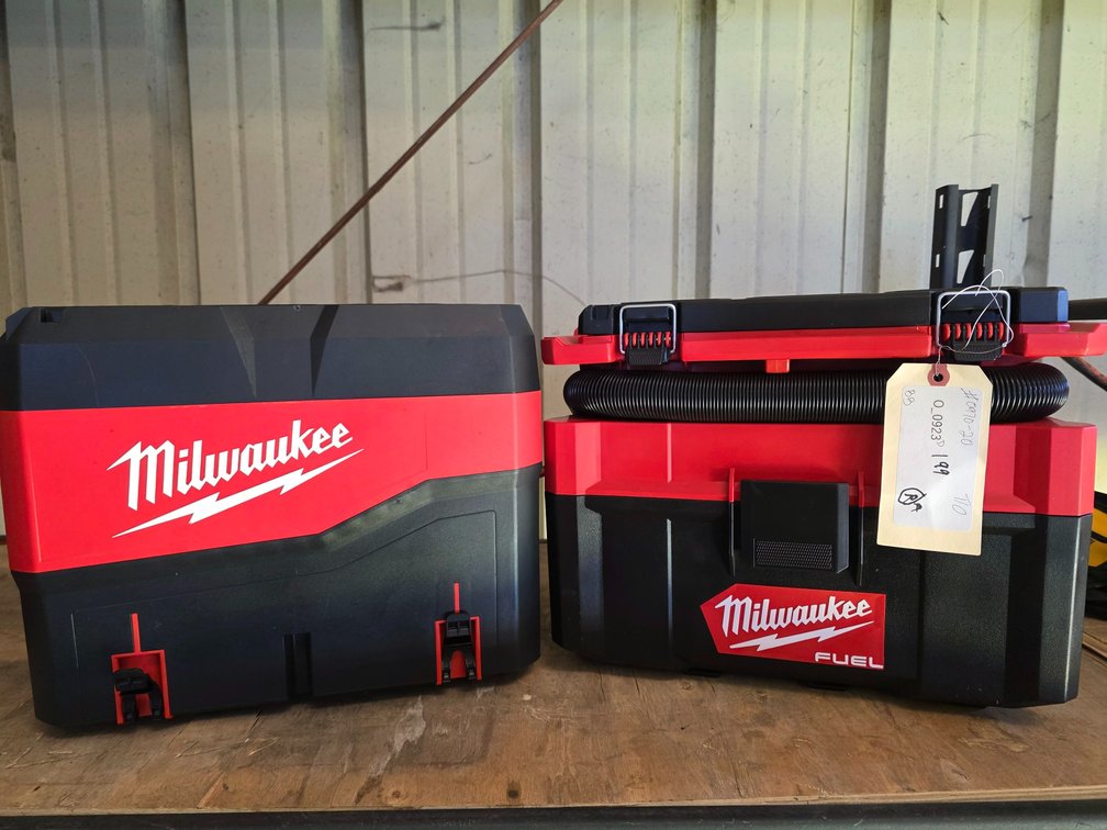 Milwaukee Packout Vacuums 2pc, inv #00923