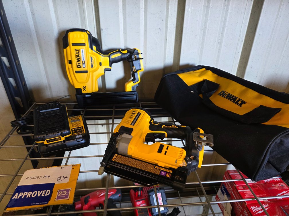 Dewalt 20v Nailers 2pc Includes Battery And Charger, inv #p0409