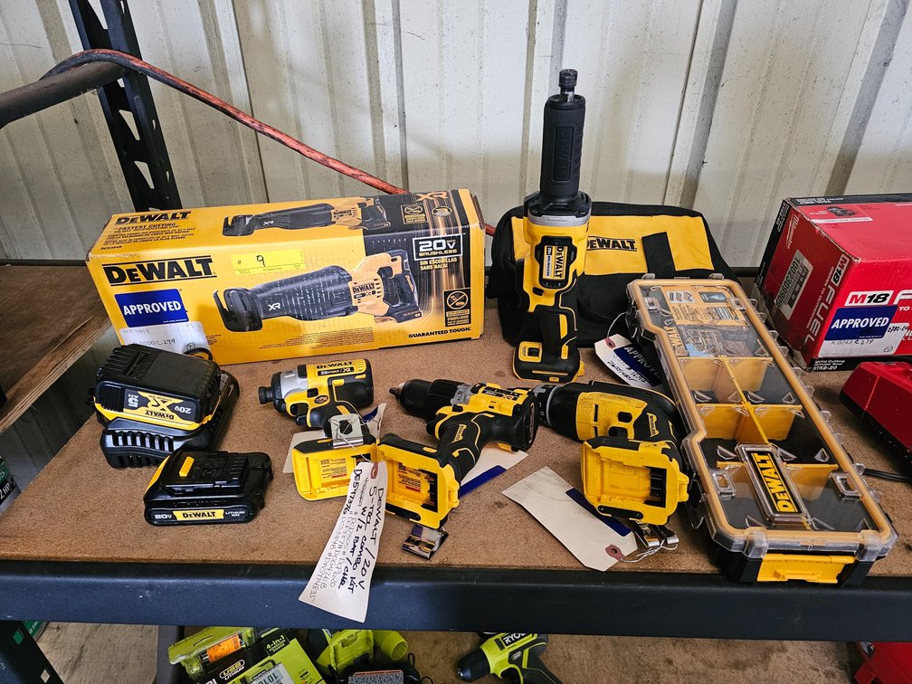 DeWalt 20V 5-Tool Combo Kit w/ (2) Batteries & Charger, inv#DE597376