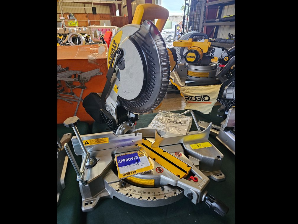 DeWalt Corded 10" Compound Miter Saw, inv#P0147C299