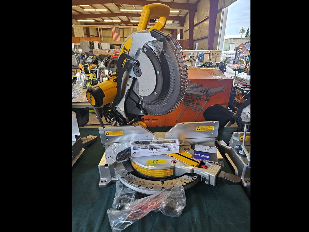 DeWalt Corded 12" Double Bevel Compound Miter Saw, inv#Q0766B429