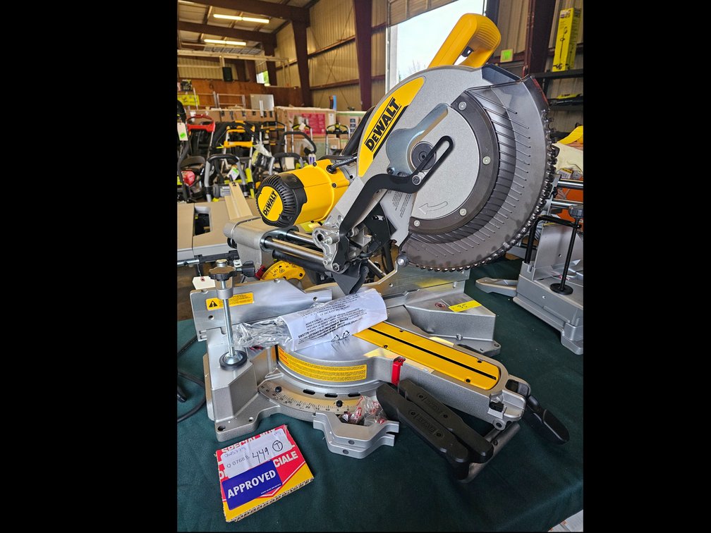 DeWalt Corded 12" Double Bevel Sliding Compound Miter Saw, inv#Q0768B449