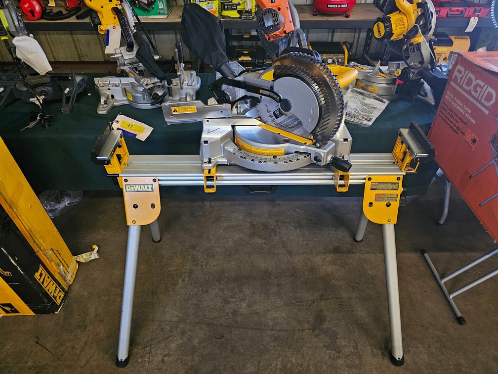DeWalt 10" Compound Miter Saw w/ Compact Stand, inv#R0623D229