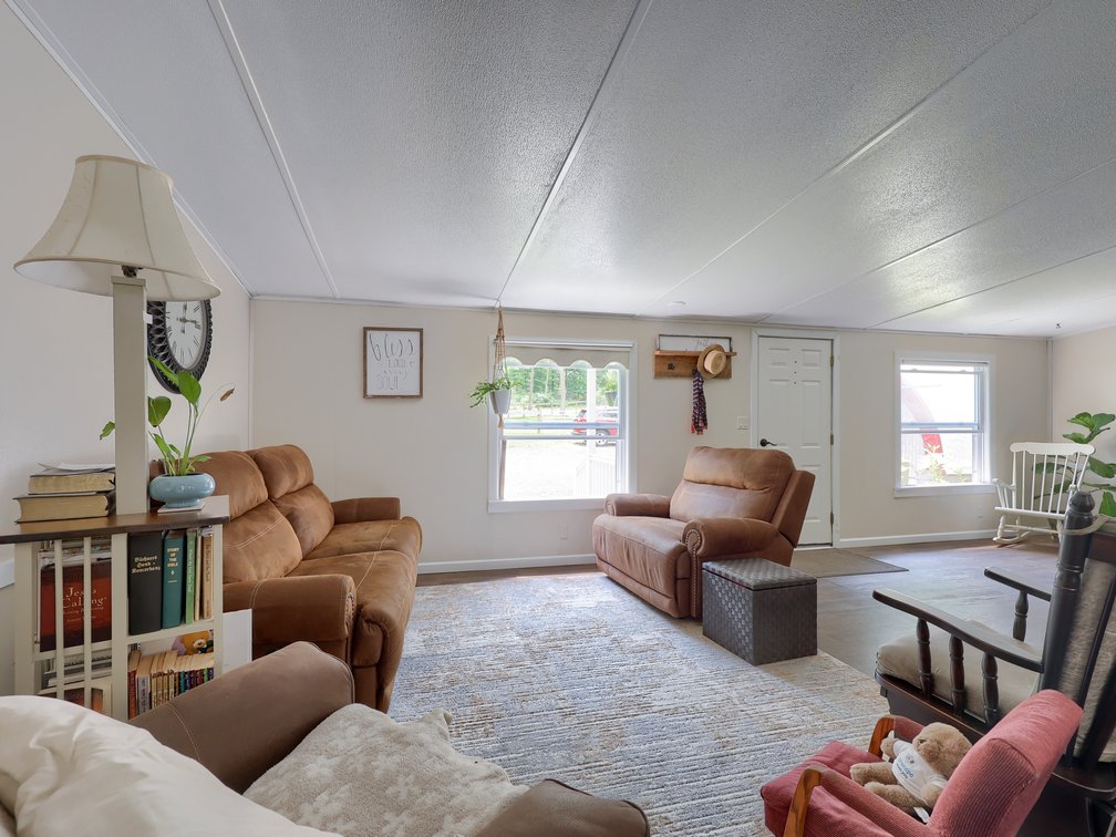 Image for Real Estate Auction For Johnny Lee & Kathryn Riehl