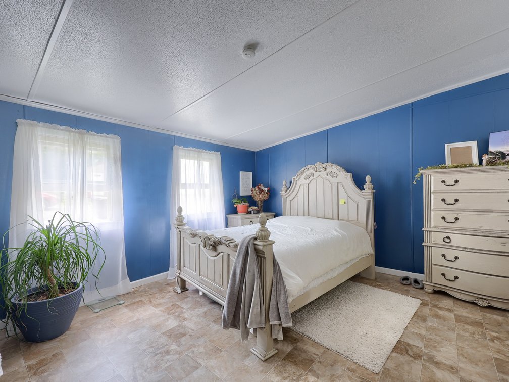 Image for Real Estate Auction For Johnny Lee & Kathryn Riehl