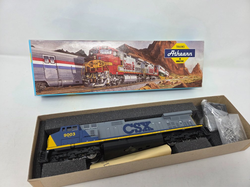 HO Scale Athearn #9003 CSX Engine
