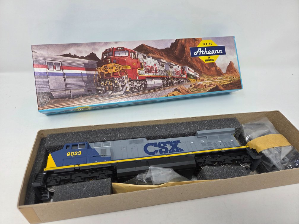 HO Scale Athearn #9023 CSX Engine